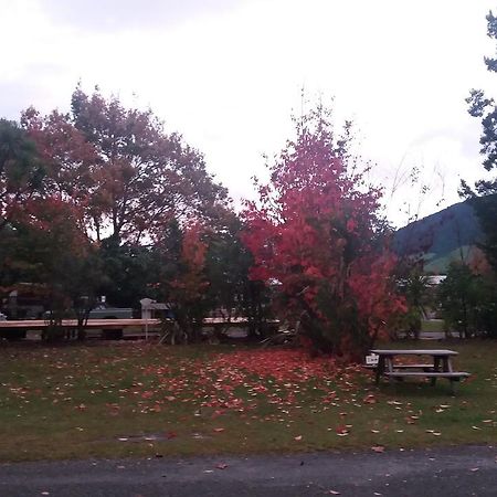 Turangi Holiday Park Екстериор снимка
